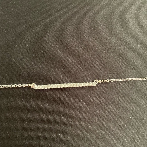 1/4 carat white gold bar diamond necklace - Picture 5 of 8